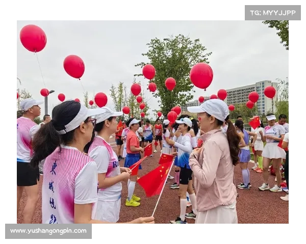 奔跑中国赛事 国旗 奔跑中国赛事激情澎湃国旗飘扬凝聚爱国力量